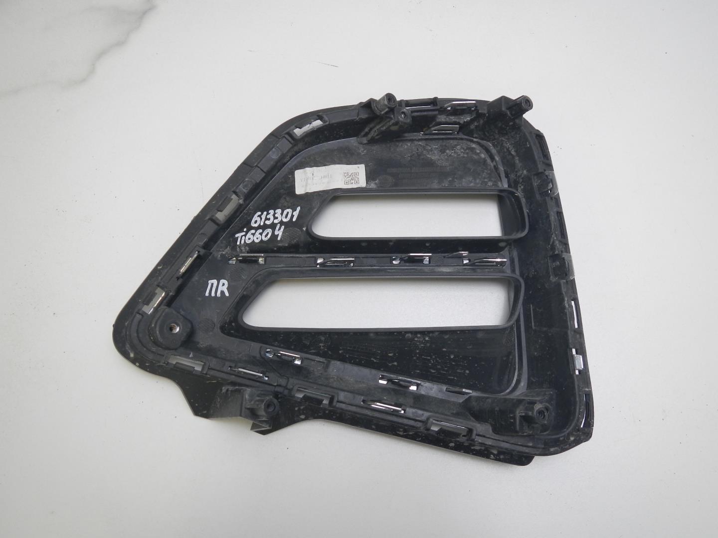 Решетка в бампер правая