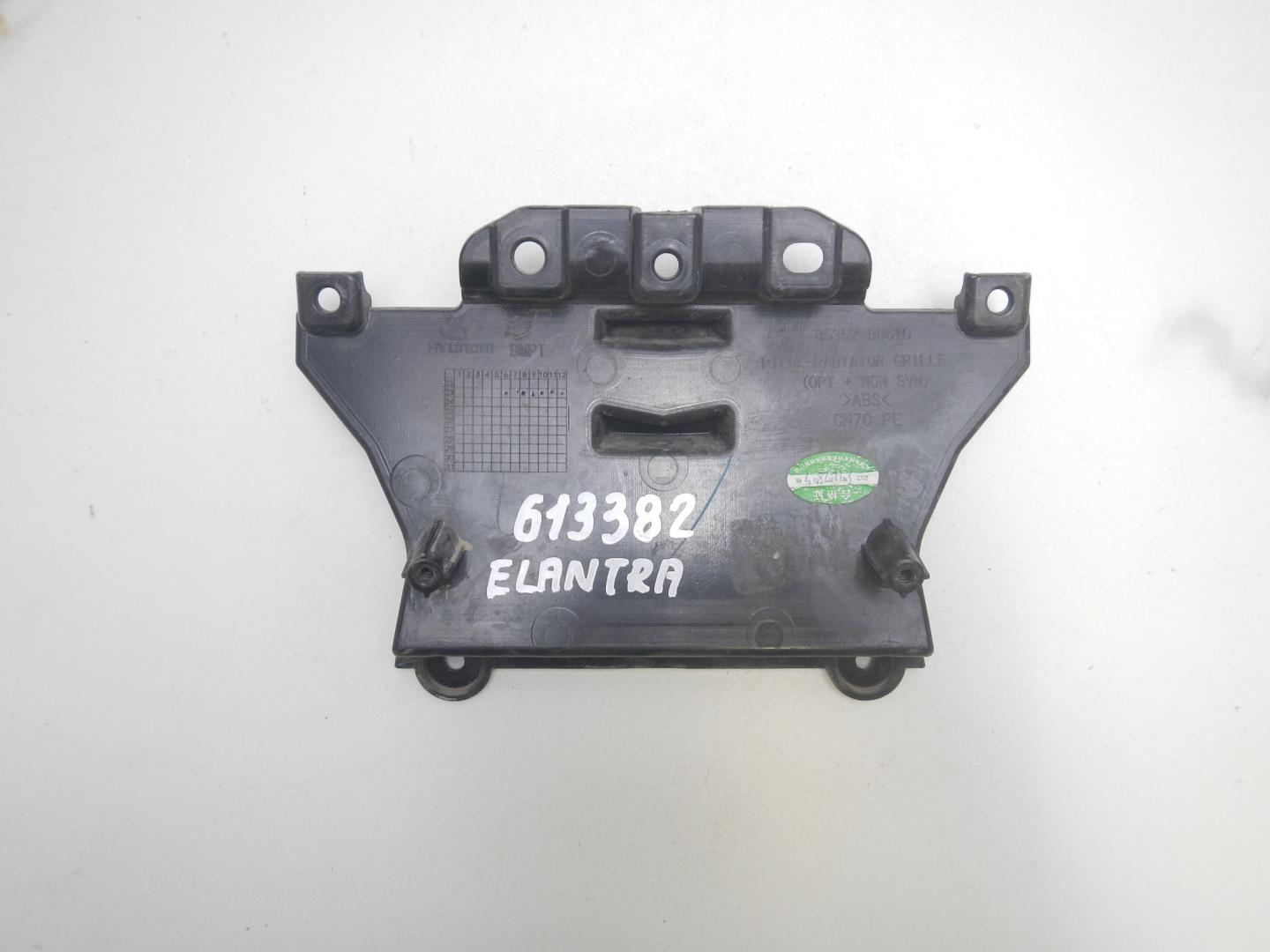 Кронштейн решетки радиатора