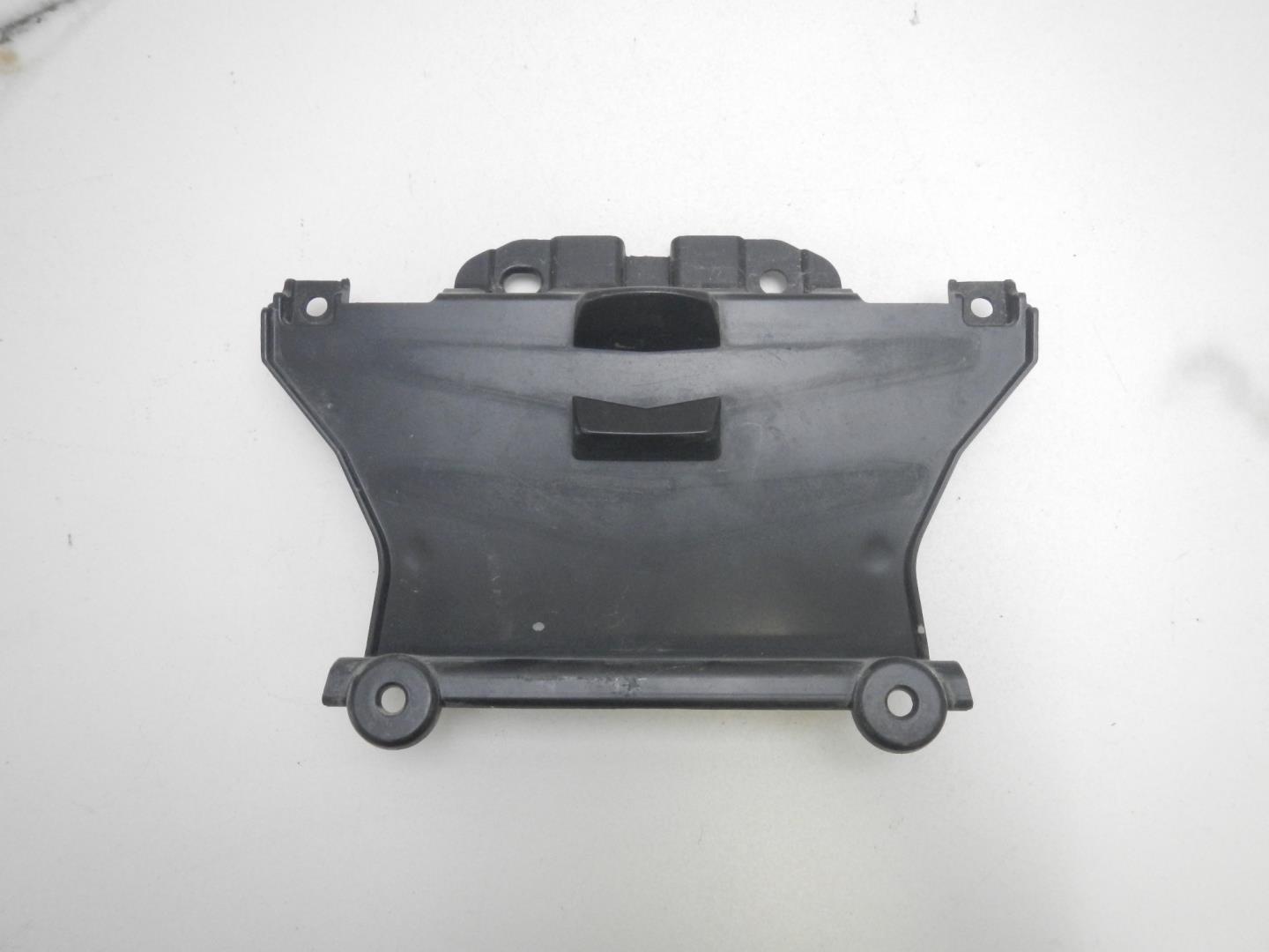 Кронштейн решетки радиатора