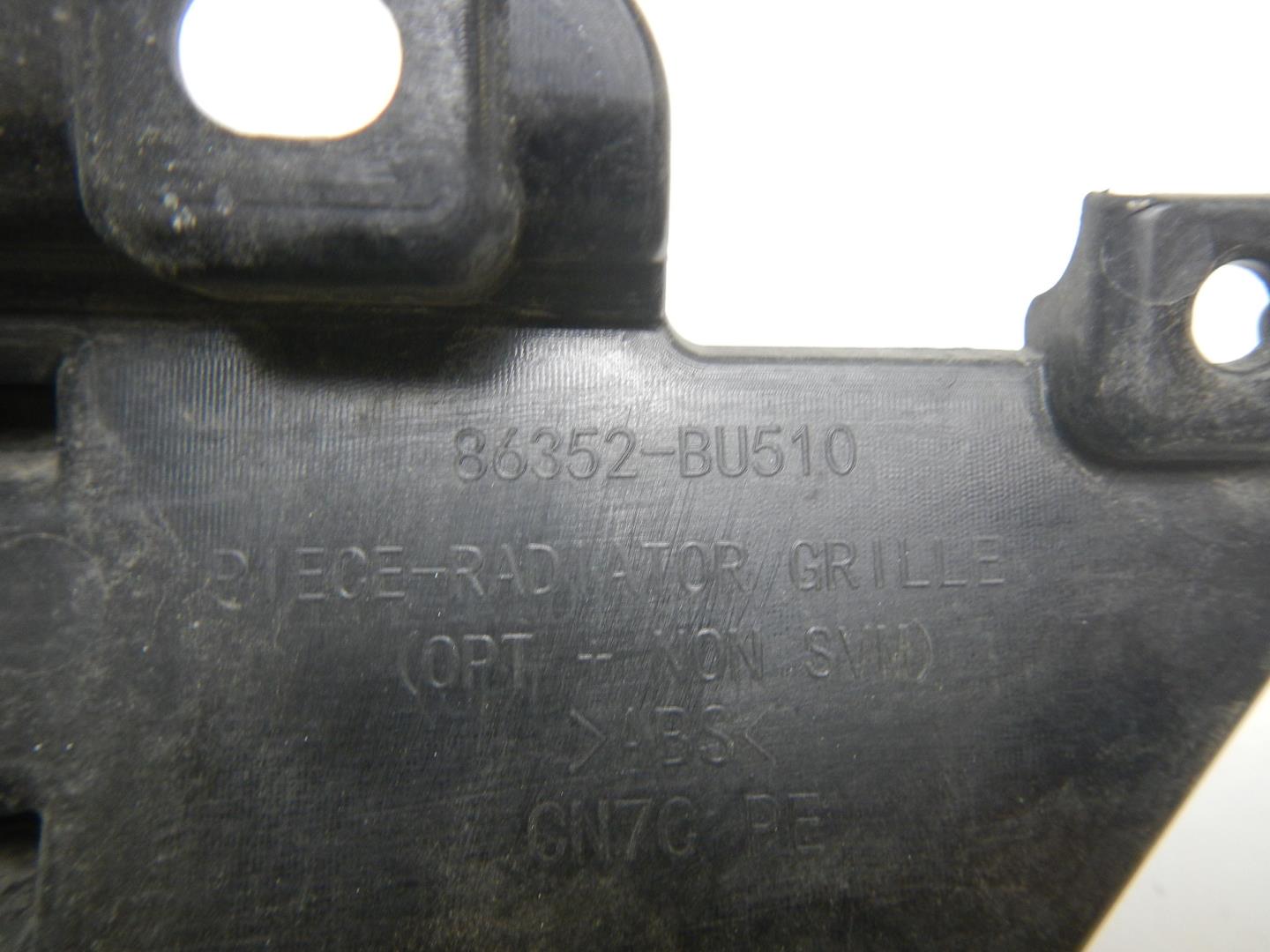 Кронштейн решетки радиатора