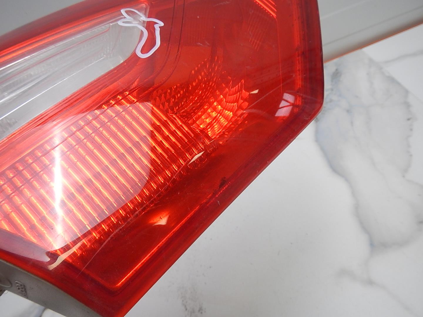 Фонарь задний внутренний левый