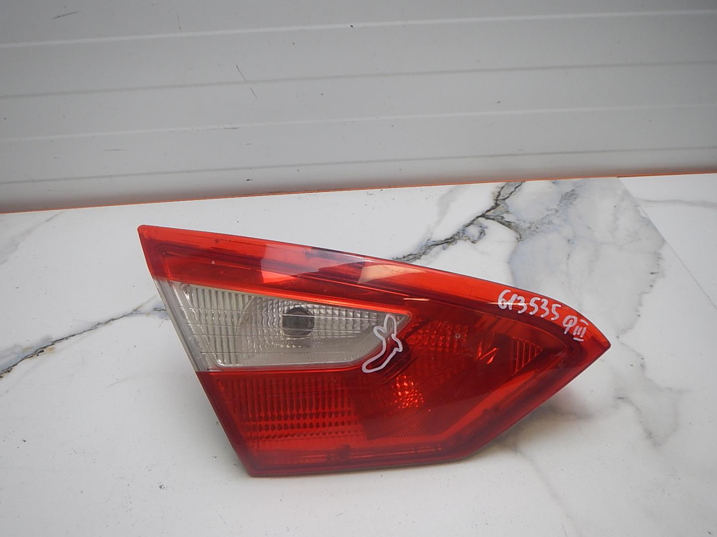 Фонарь задний внутренний левый