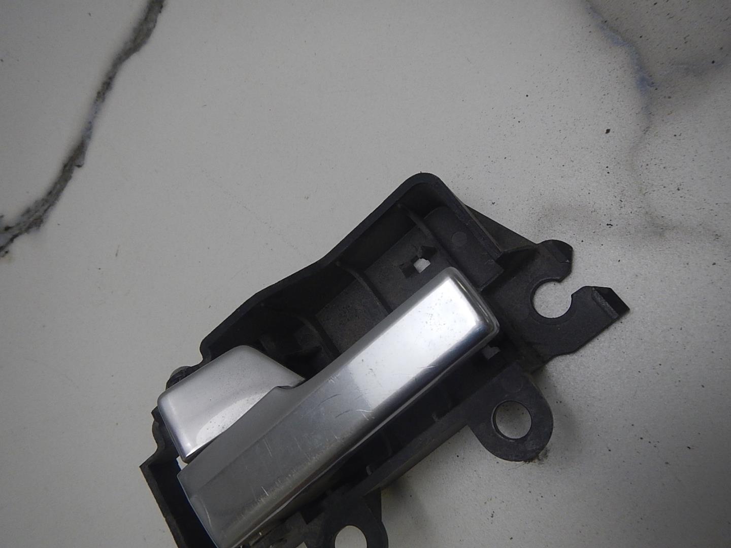 Ручка двери внутренняя левая