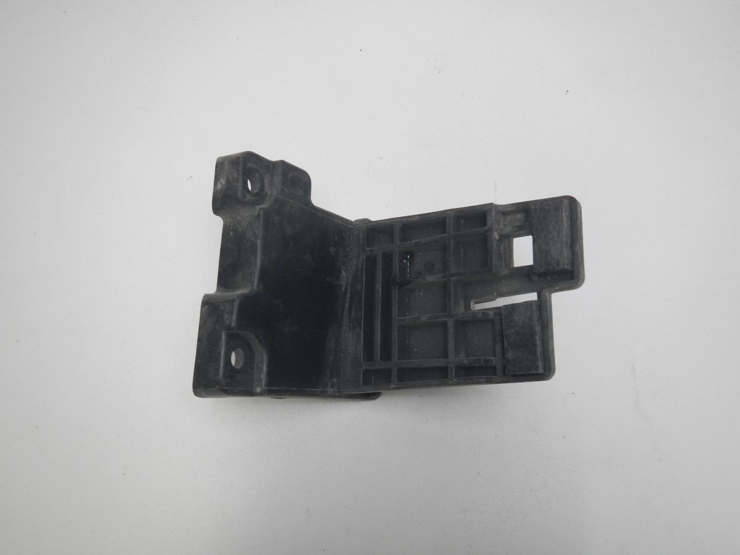 Кронштейн решетки радиатора