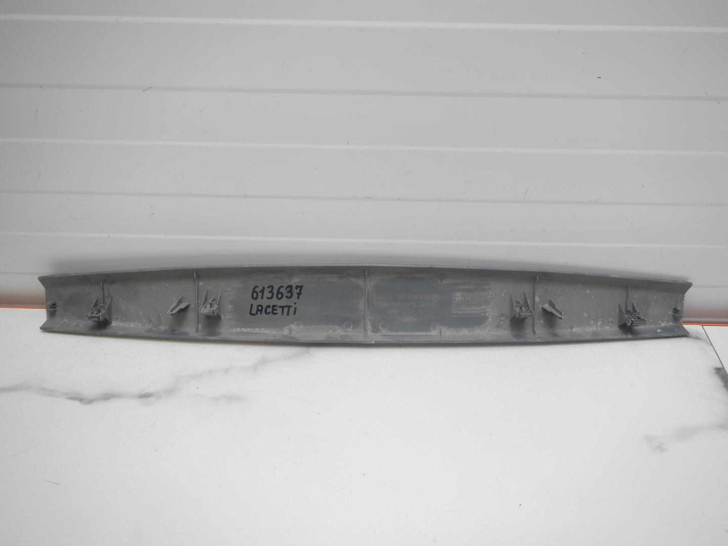 Обшивка двери багажника