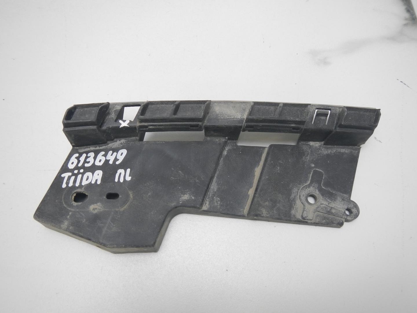 Кронштейн переднего бампера левый