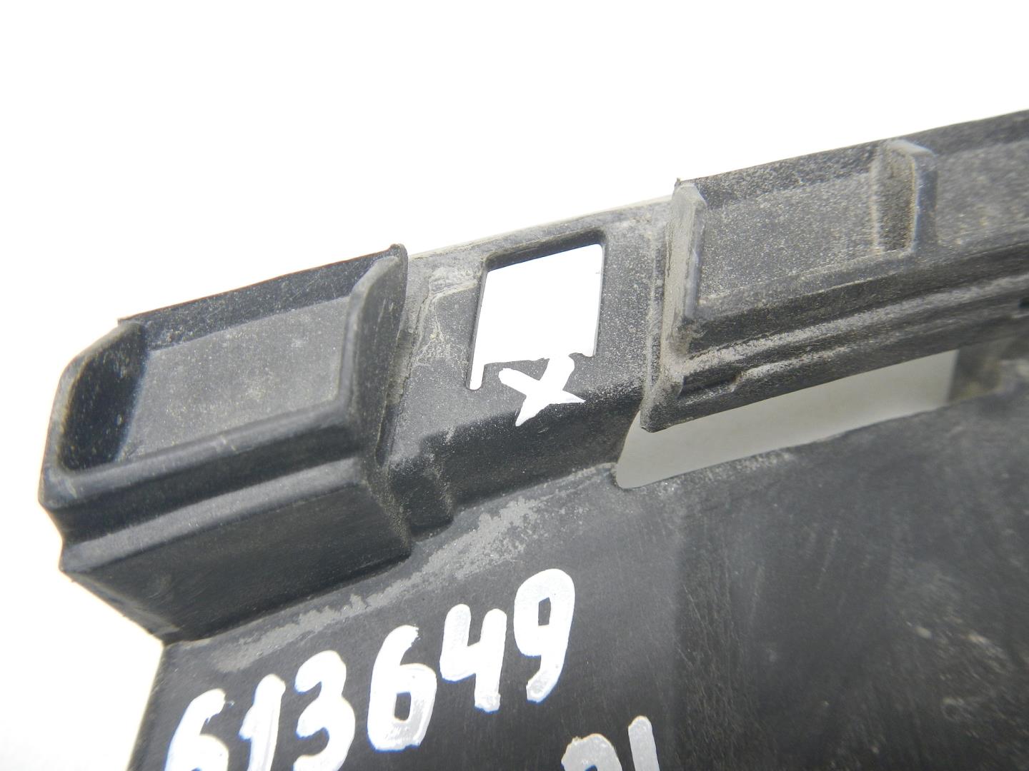 Кронштейн переднего бампера левый