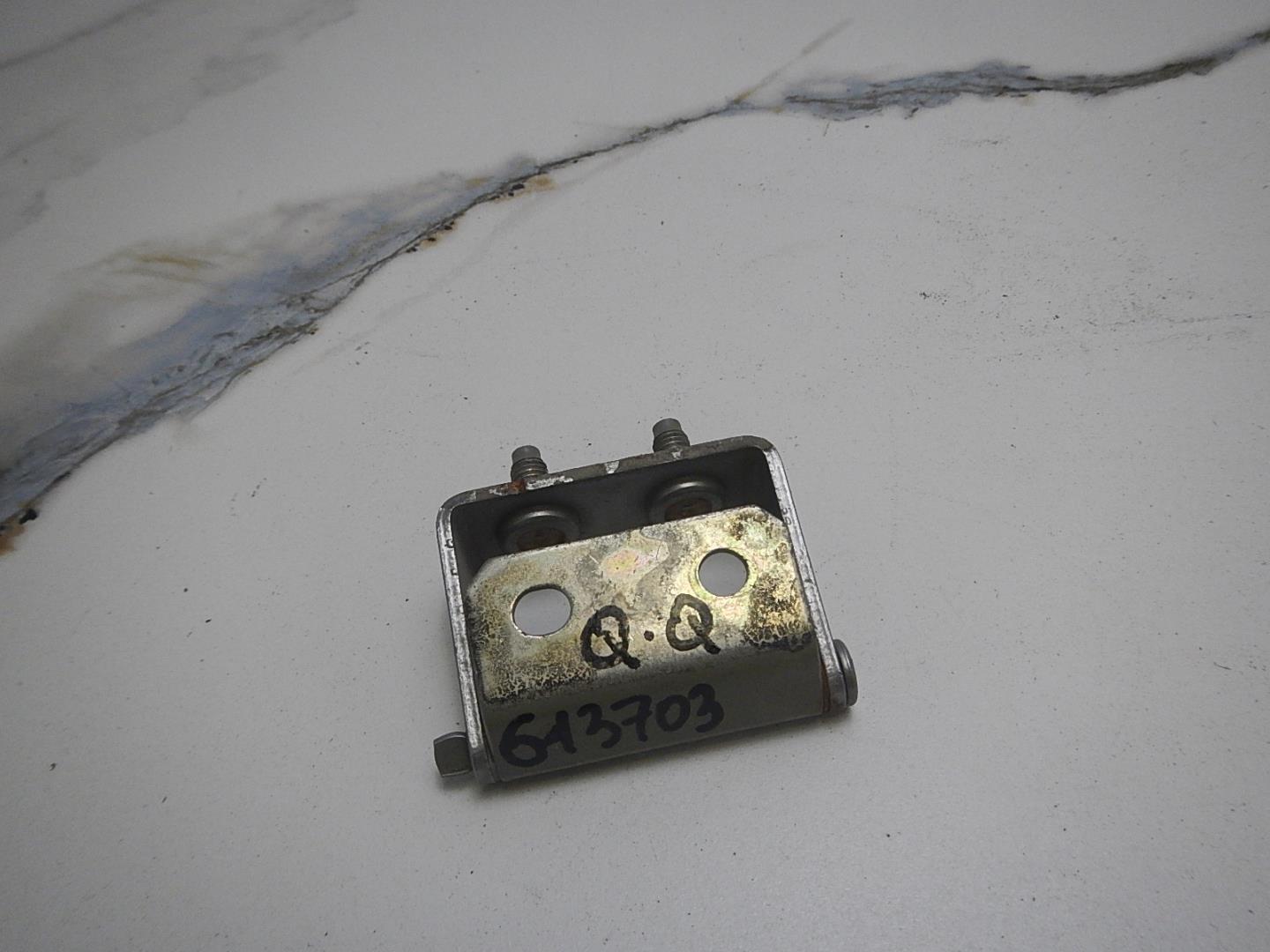 Петля двери багажника