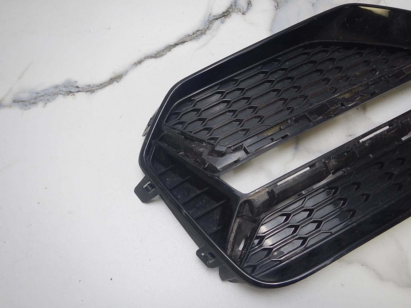 Решетка в бампер левая