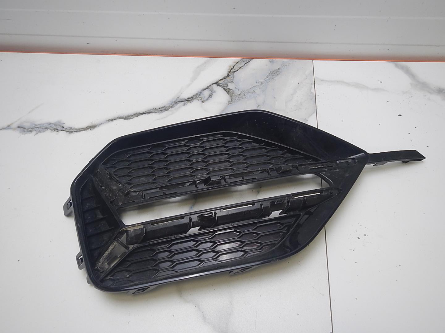 Решетка в бампер левая