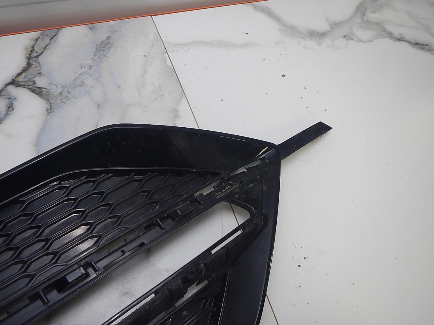 Решетка в бампер левая