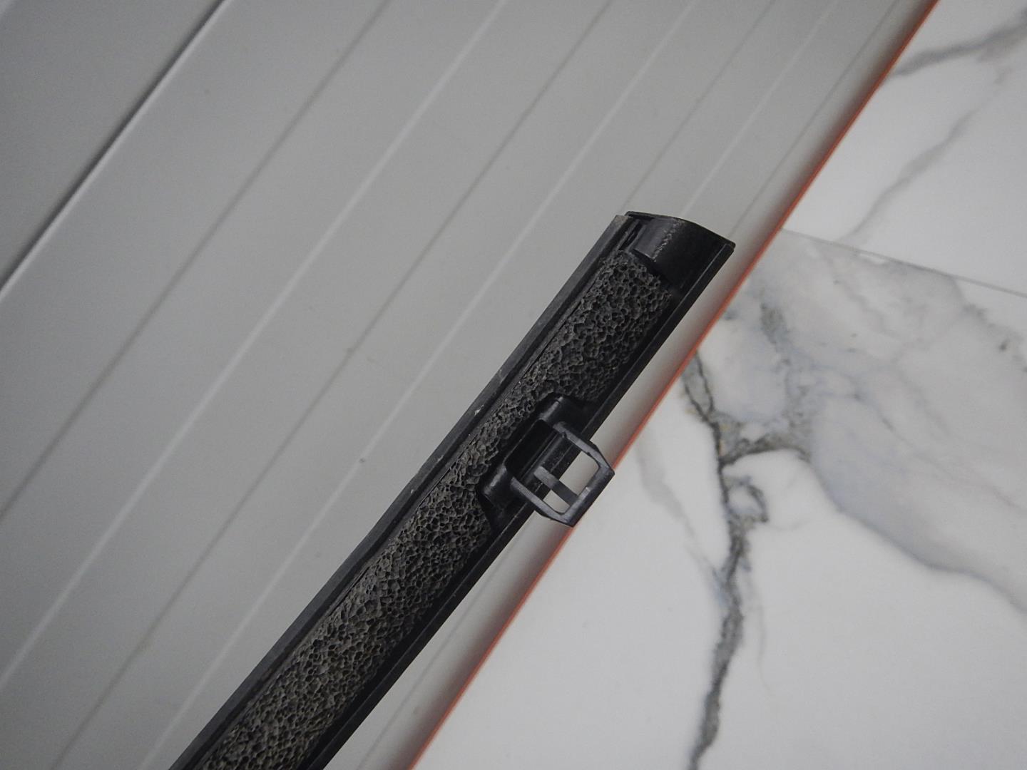 Накладка стекла заднего правого