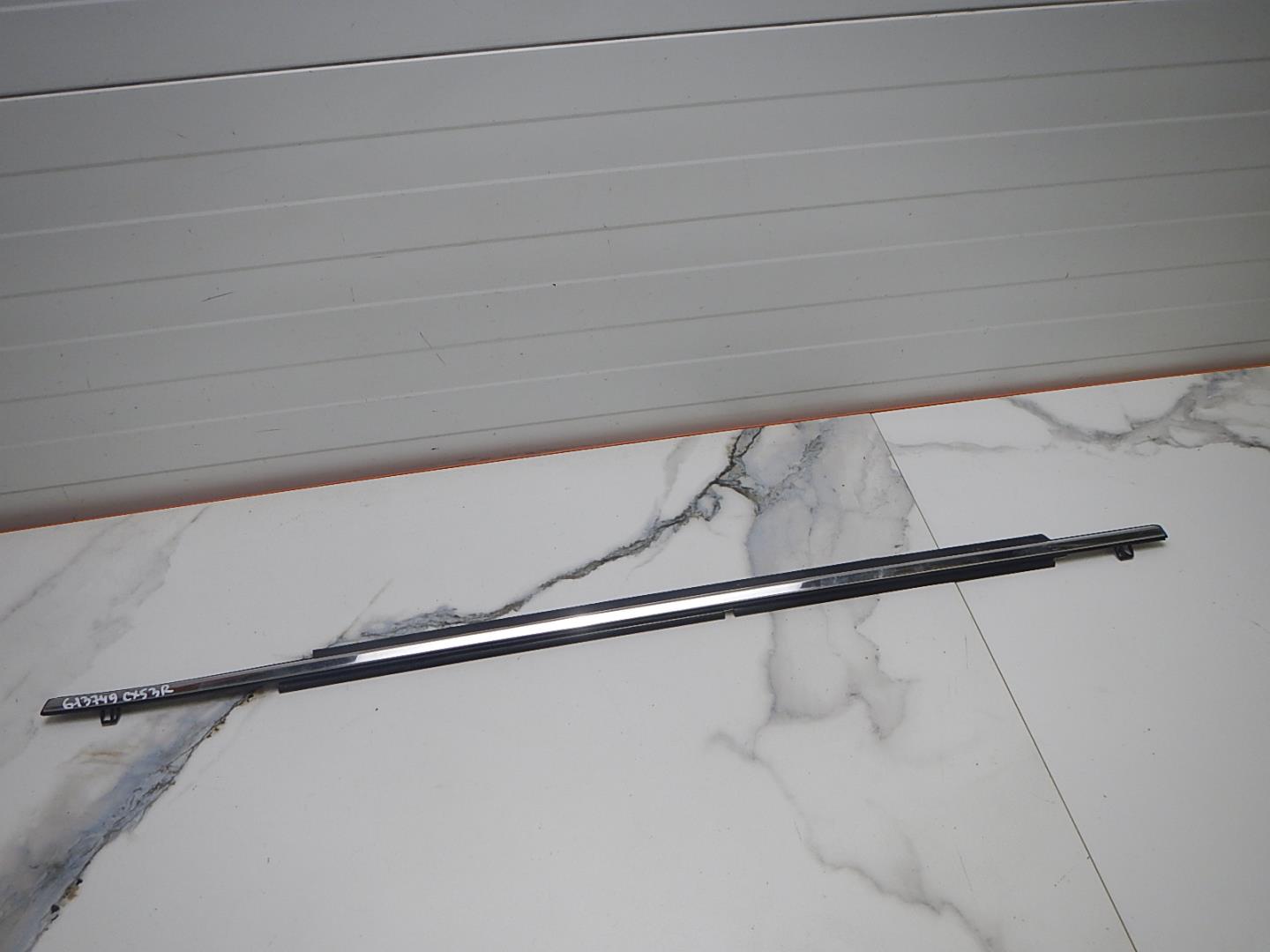 Накладка стекла заднего правого