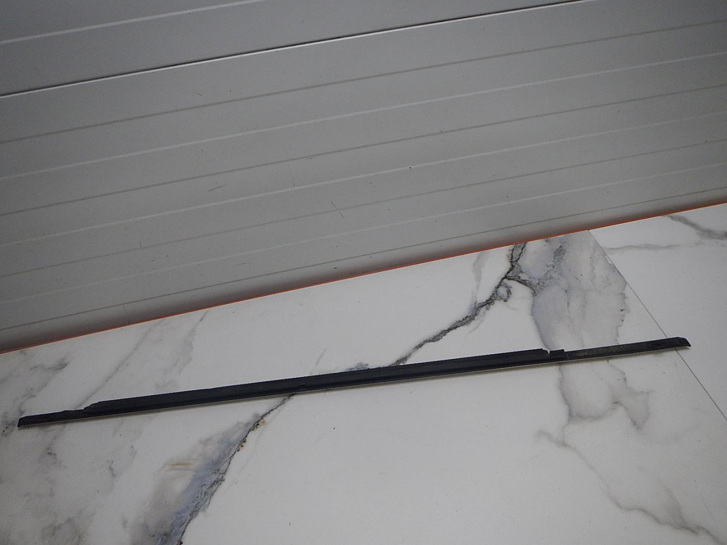 Накладка стекла заднего правого