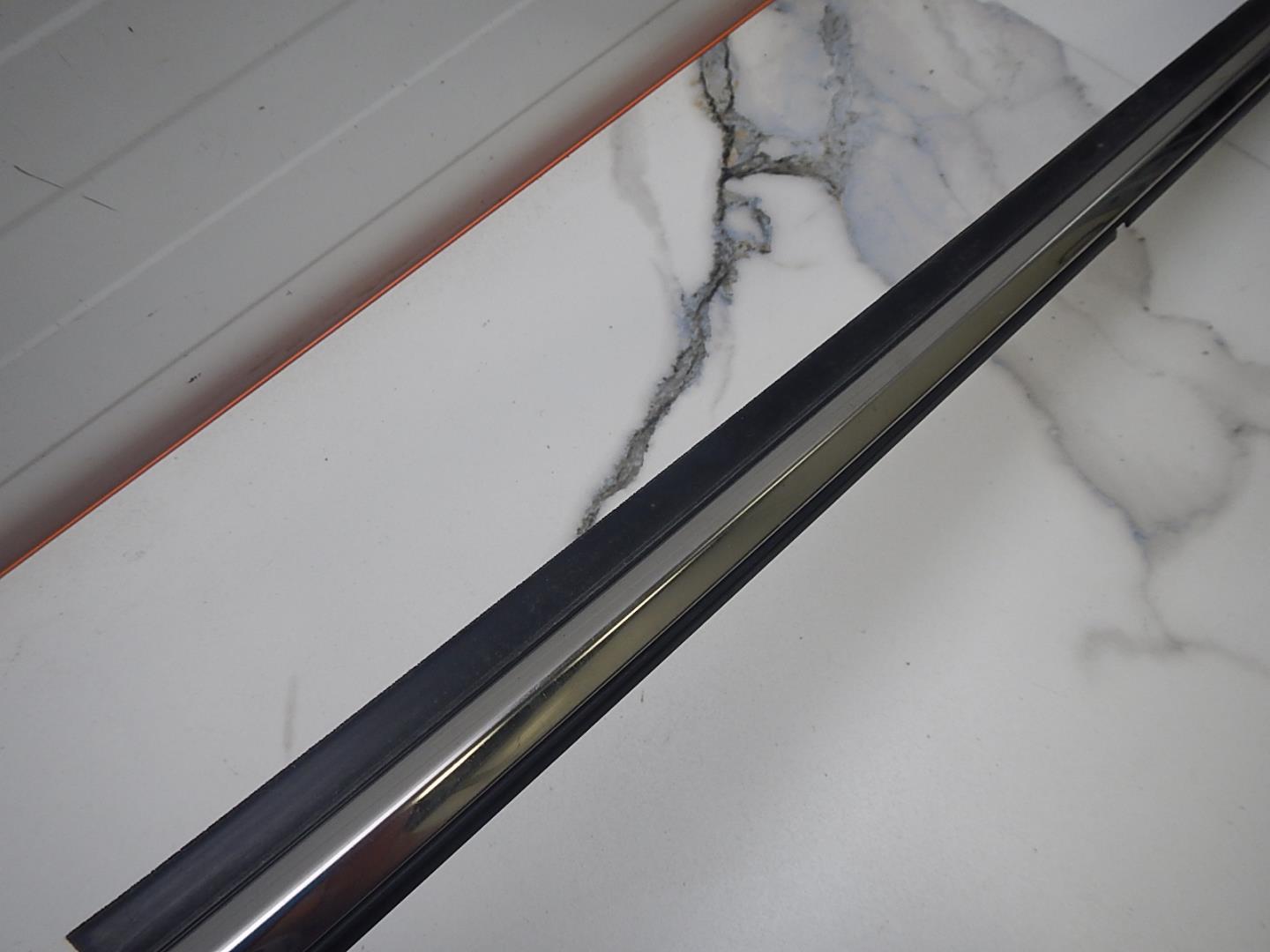 Накладка стекла заднего правого