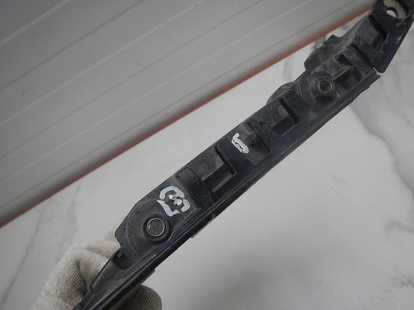 Кронштейн переднего бампера левый