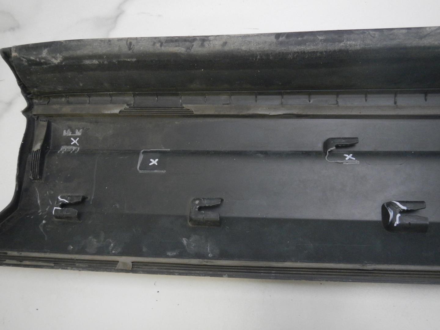 Молдинг передней правой двери