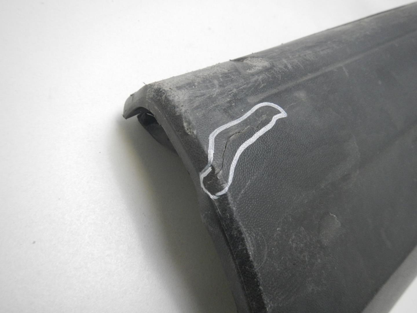 Молдинг передней правой двери