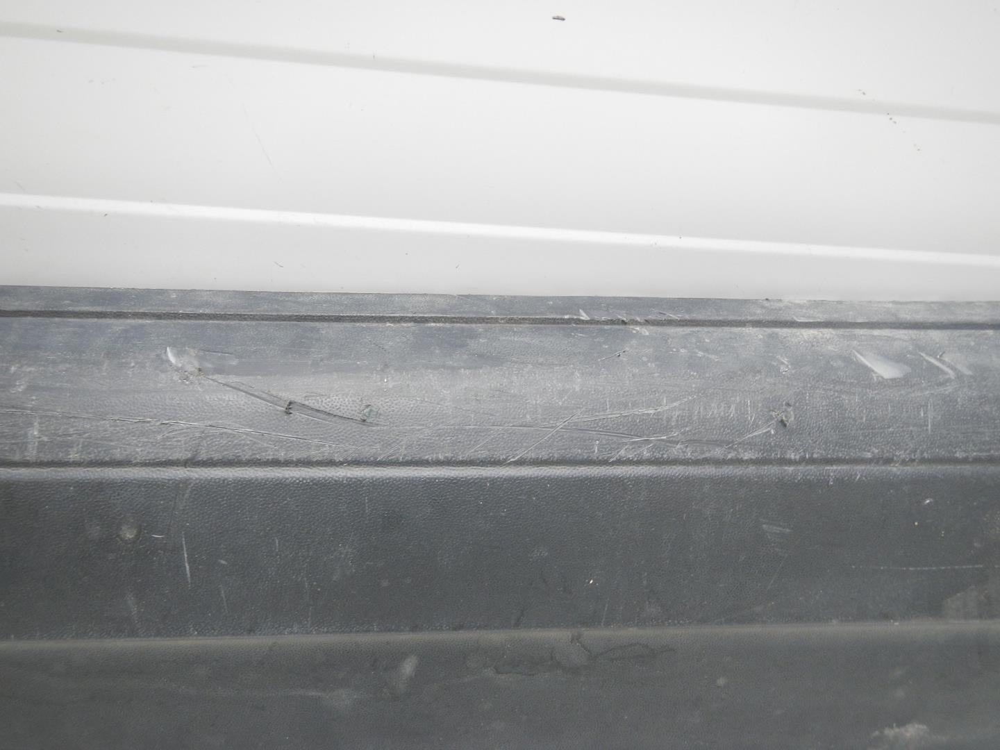 Молдинг передней правой двери