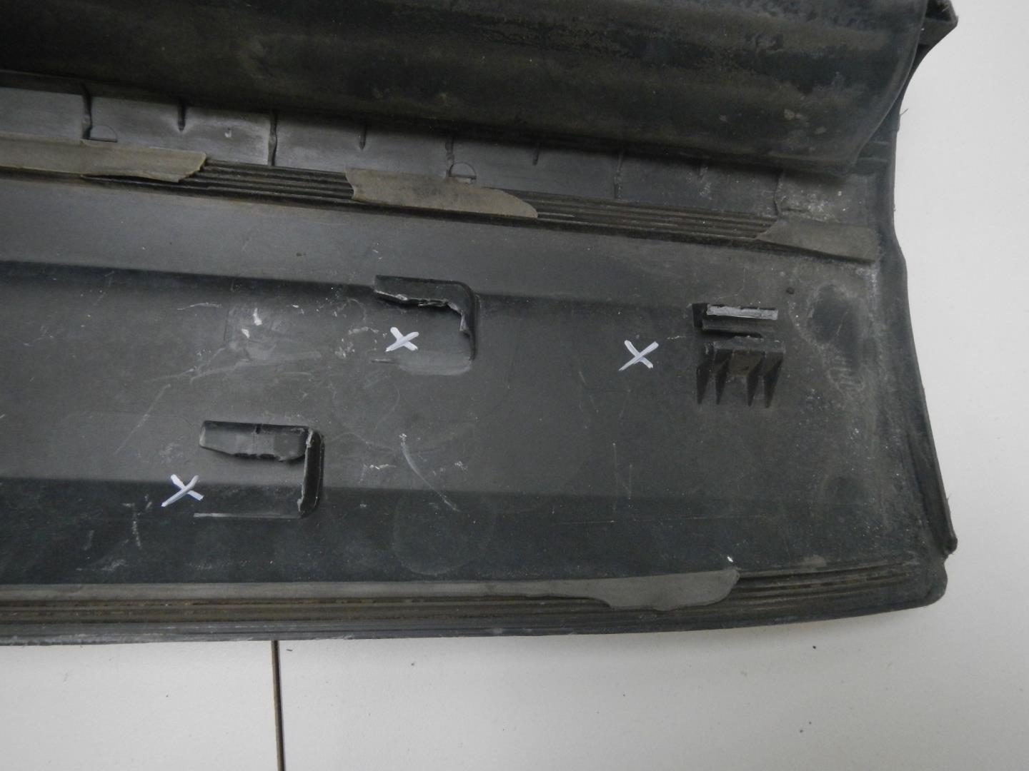 Молдинг передней правой двери