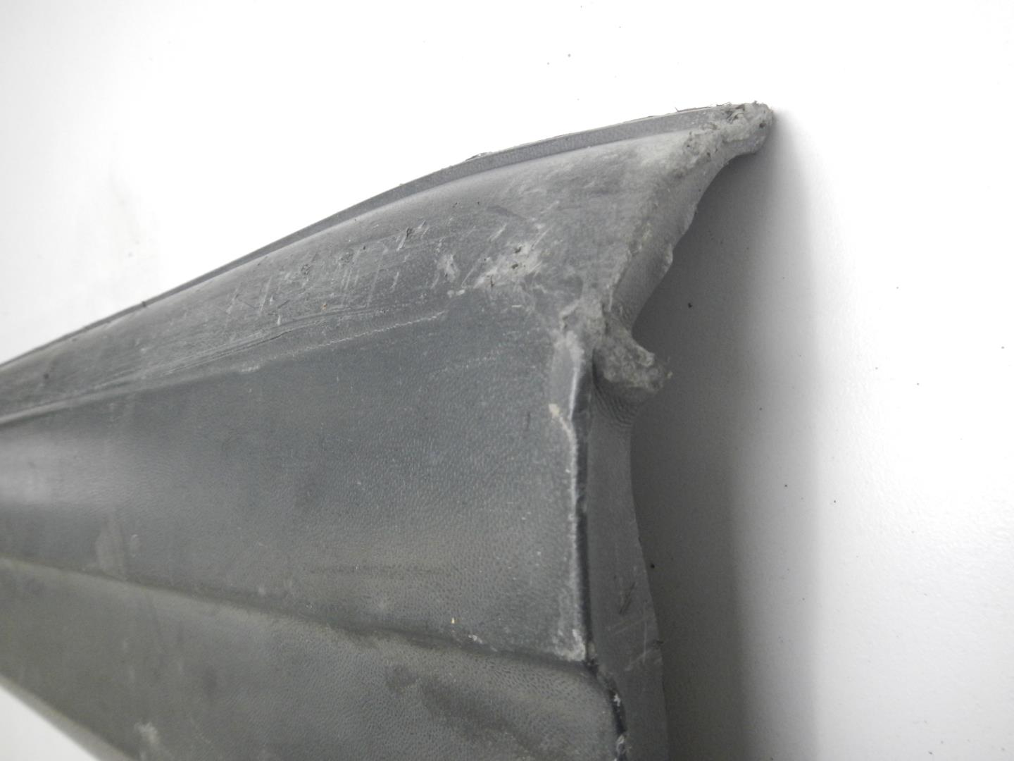 Молдинг передней правой двери