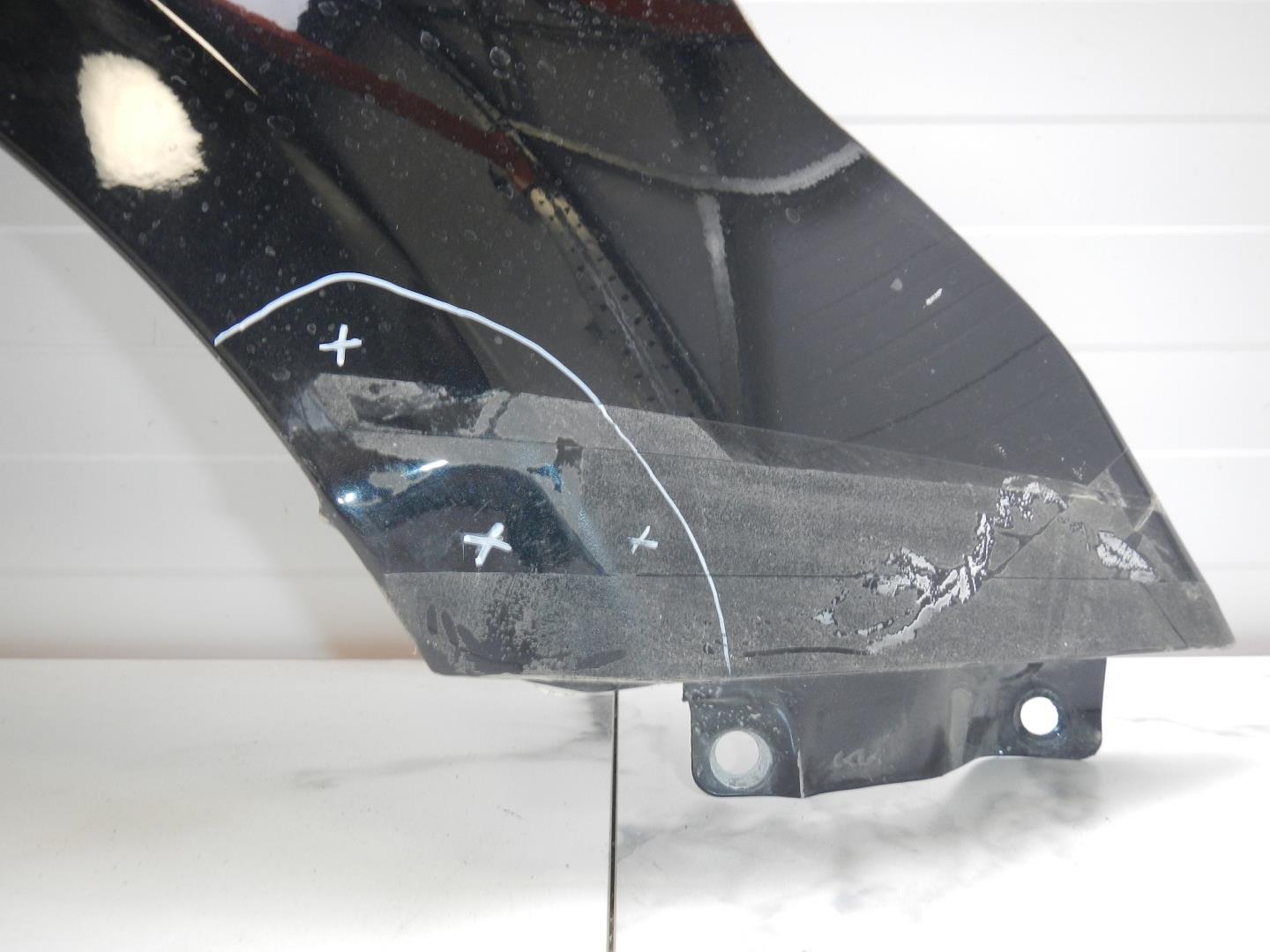 Крыло переднее правое