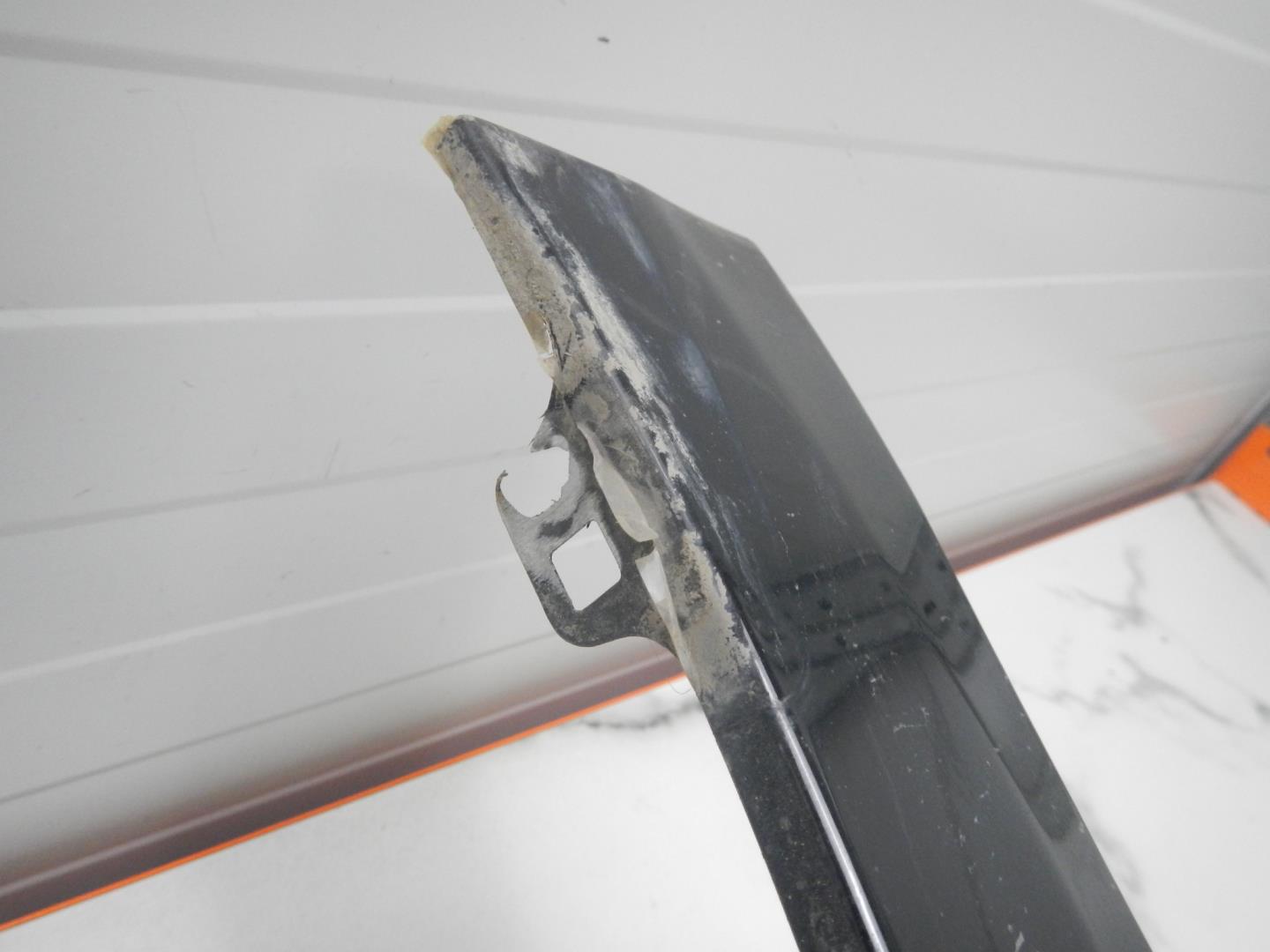 Крыло переднее правое