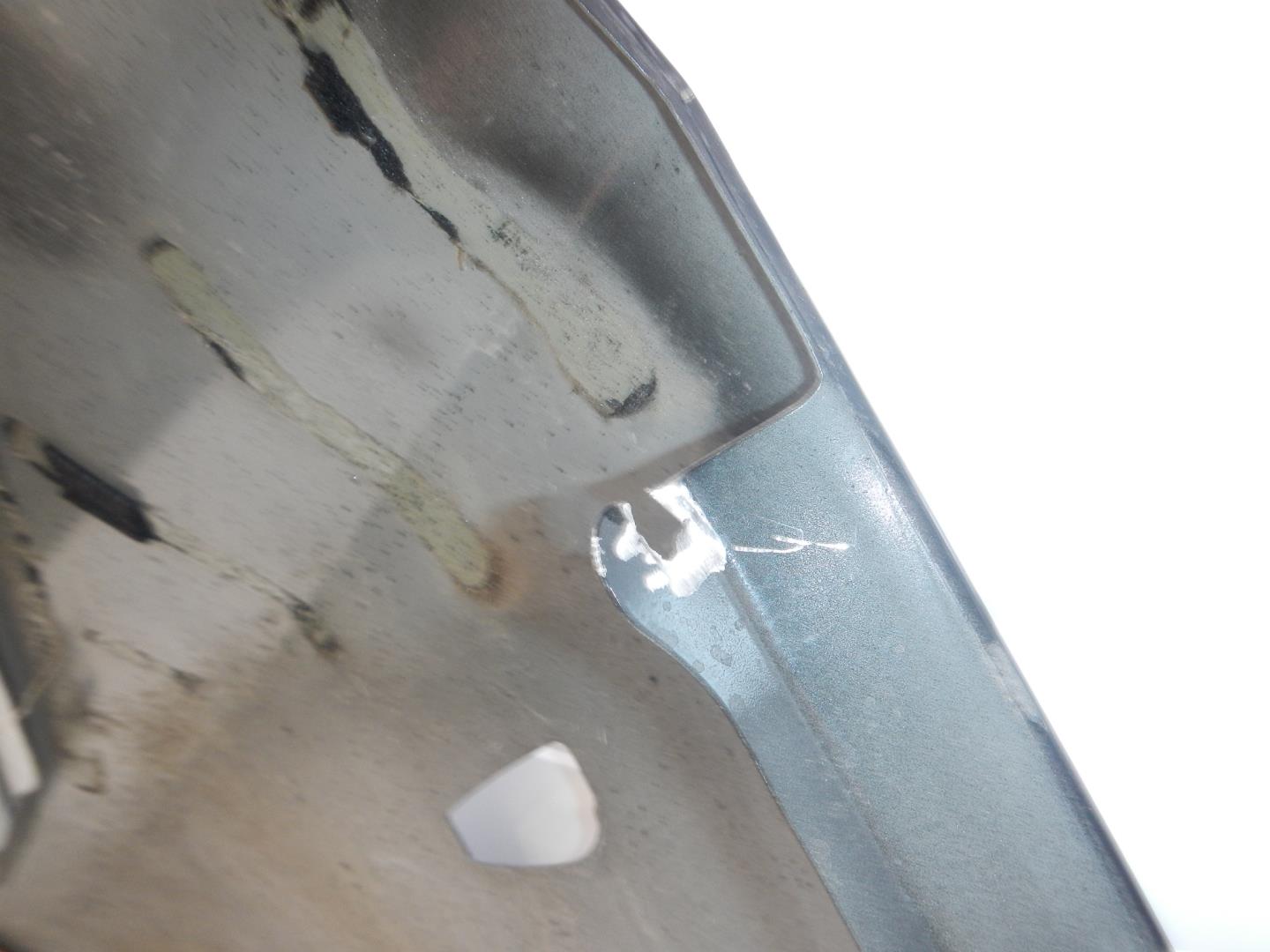 Крыло переднее правое