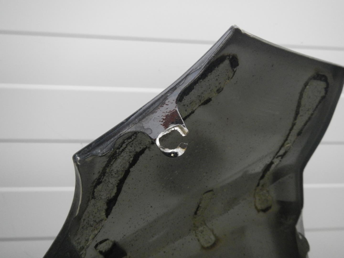 Крыло переднее правое