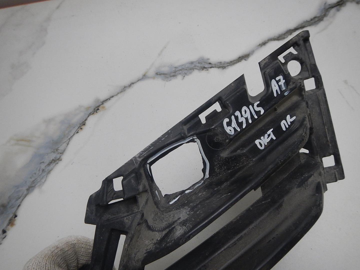 Кронштейн переднего бампера правый