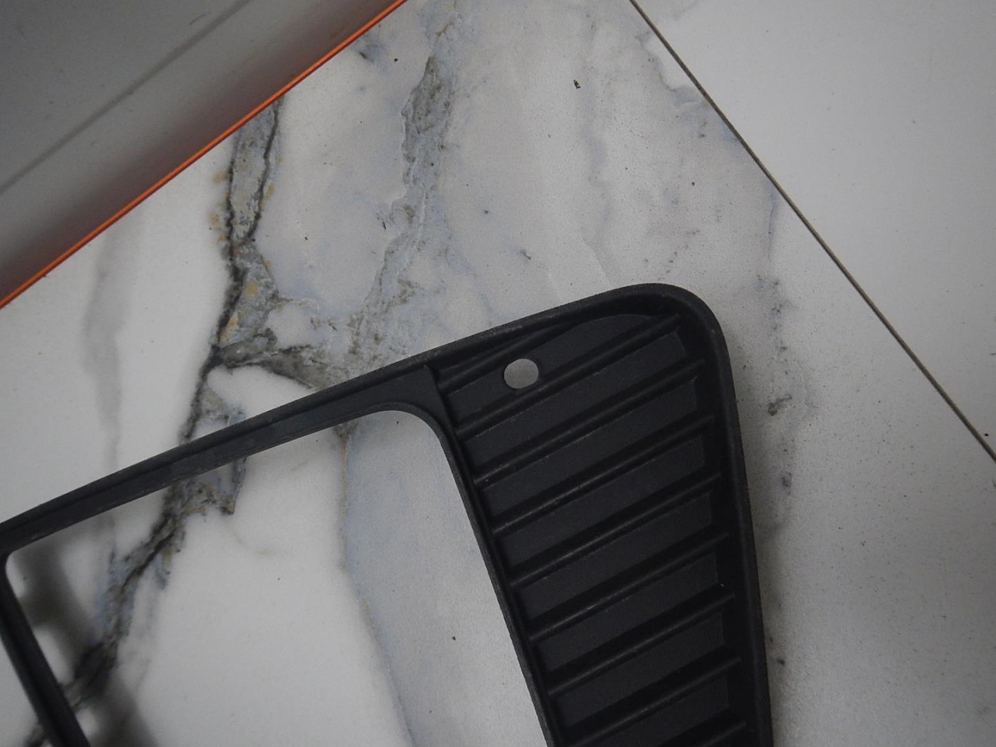 Рамка противотуманной фары правой