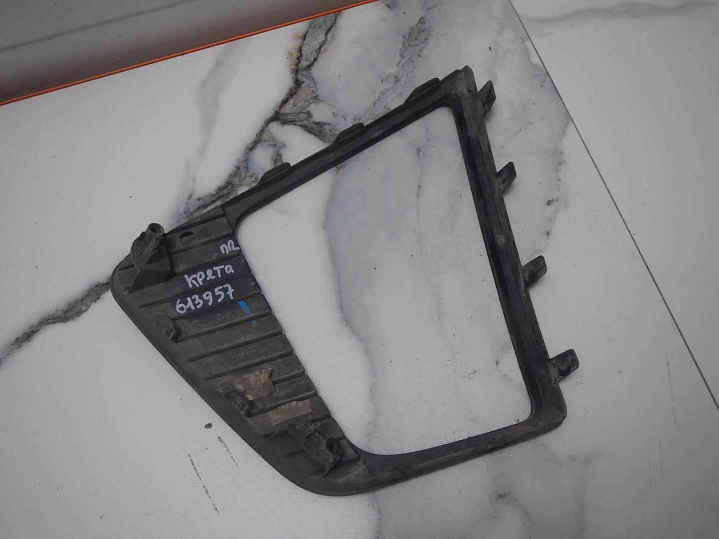 Рамка противотуманной фары правой