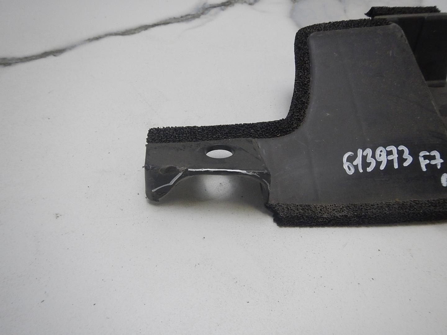 Воздуховод радиатора левый