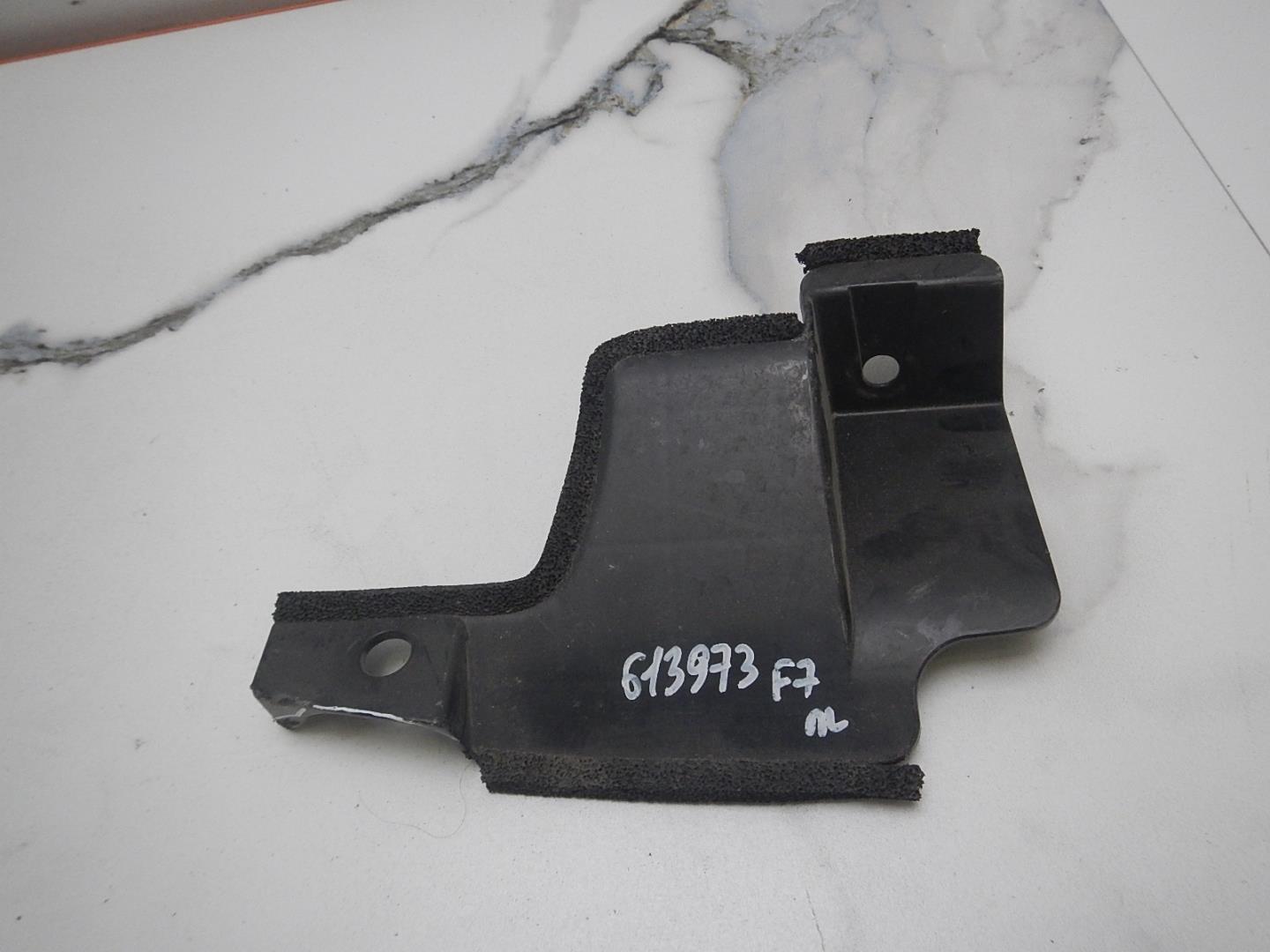 Воздуховод радиатора левый