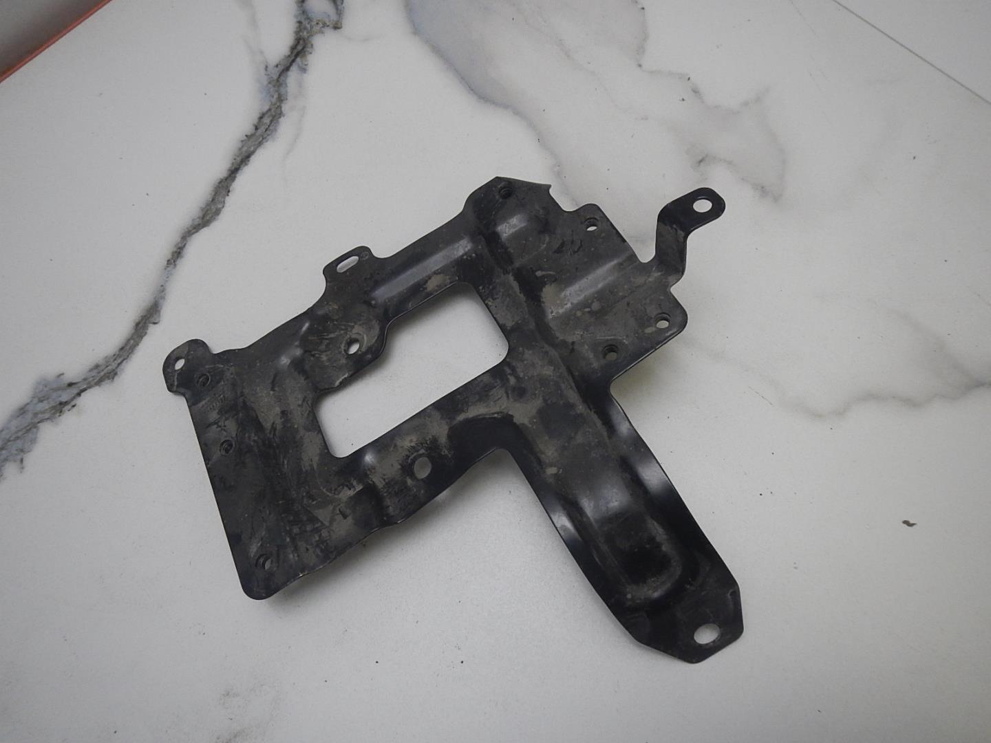 Кронштейн блока управления двигателем