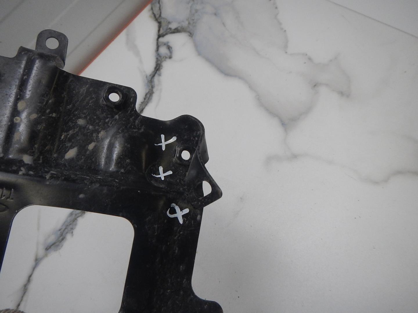 Кронштейн блока управления двигателем