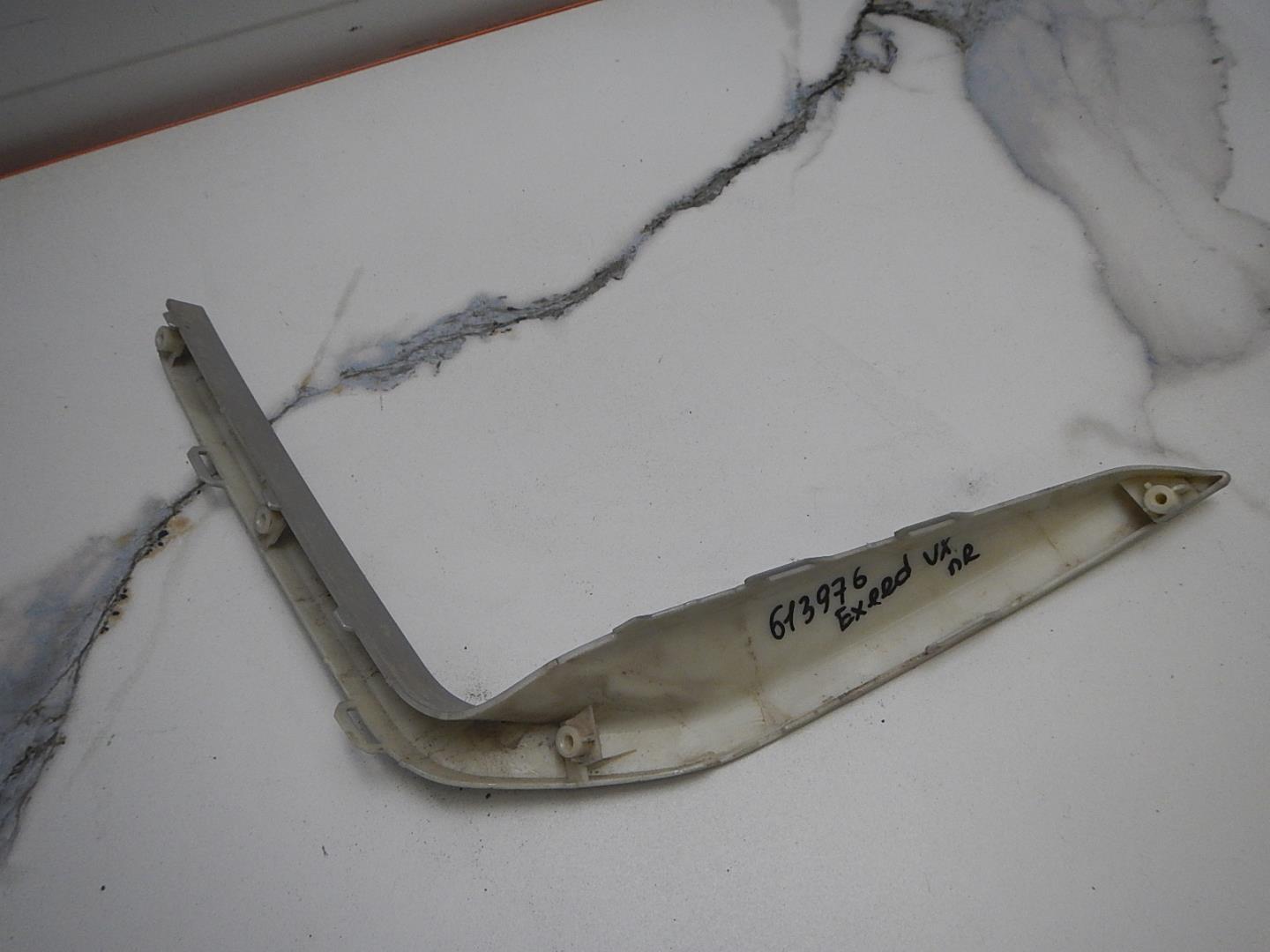 Молдинг переднего бампера левый