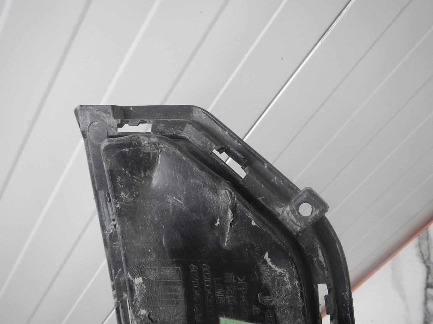 Решетка в бампер центральная