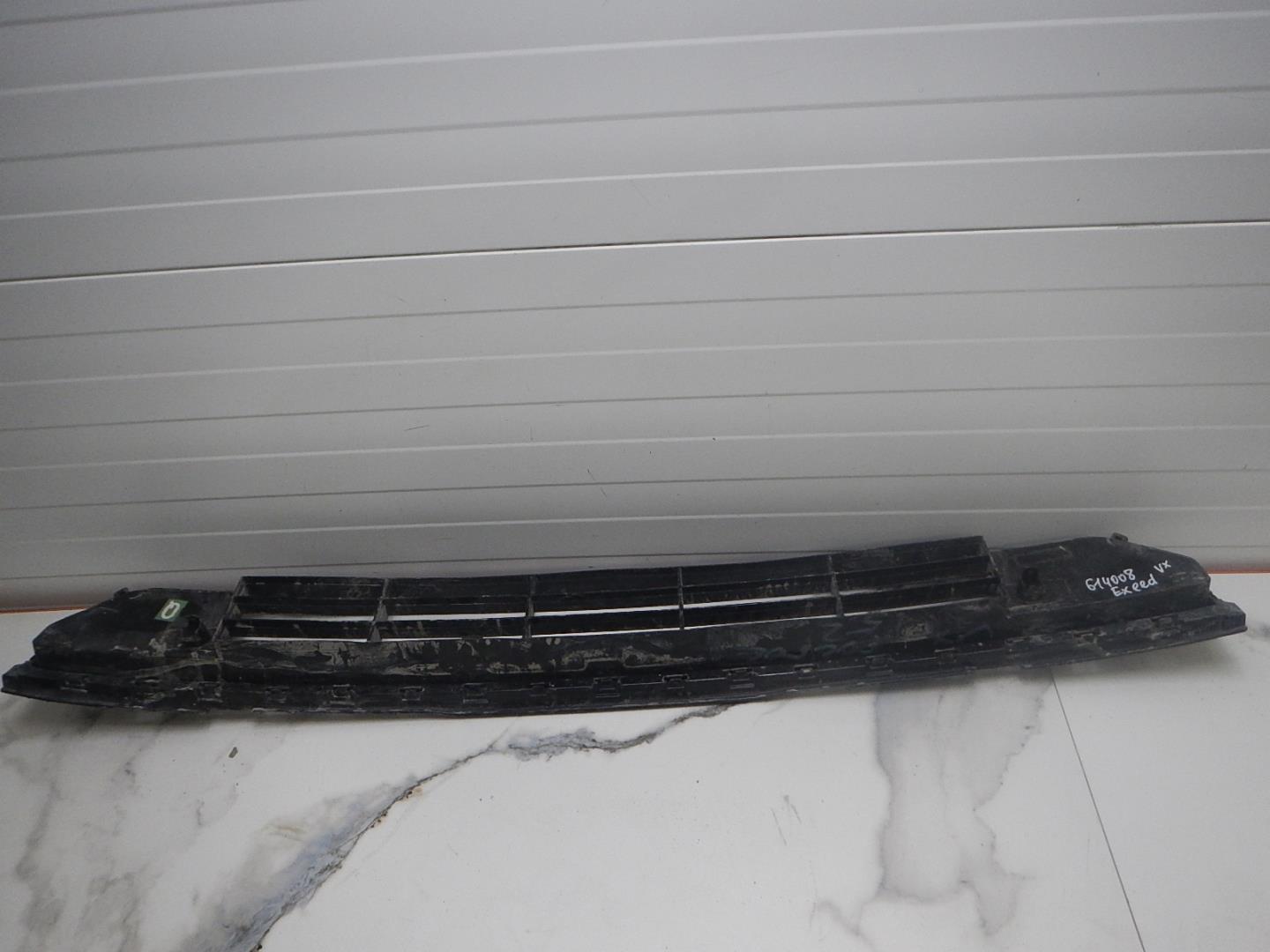 Решетка в бампер центральная