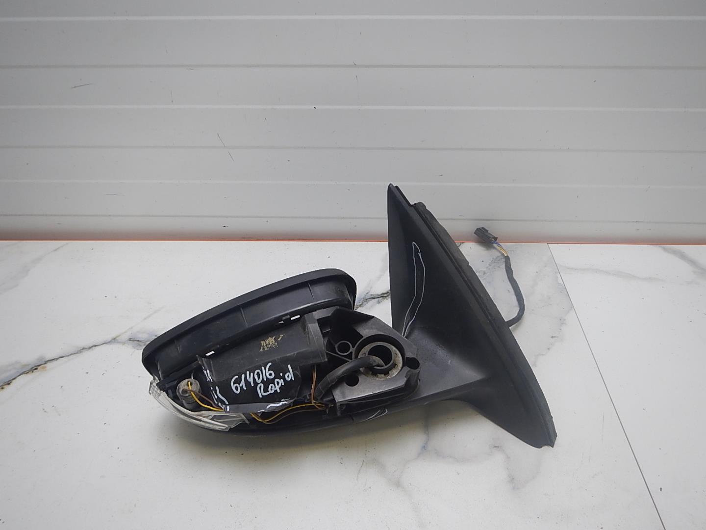 Зеркало правое электрическое