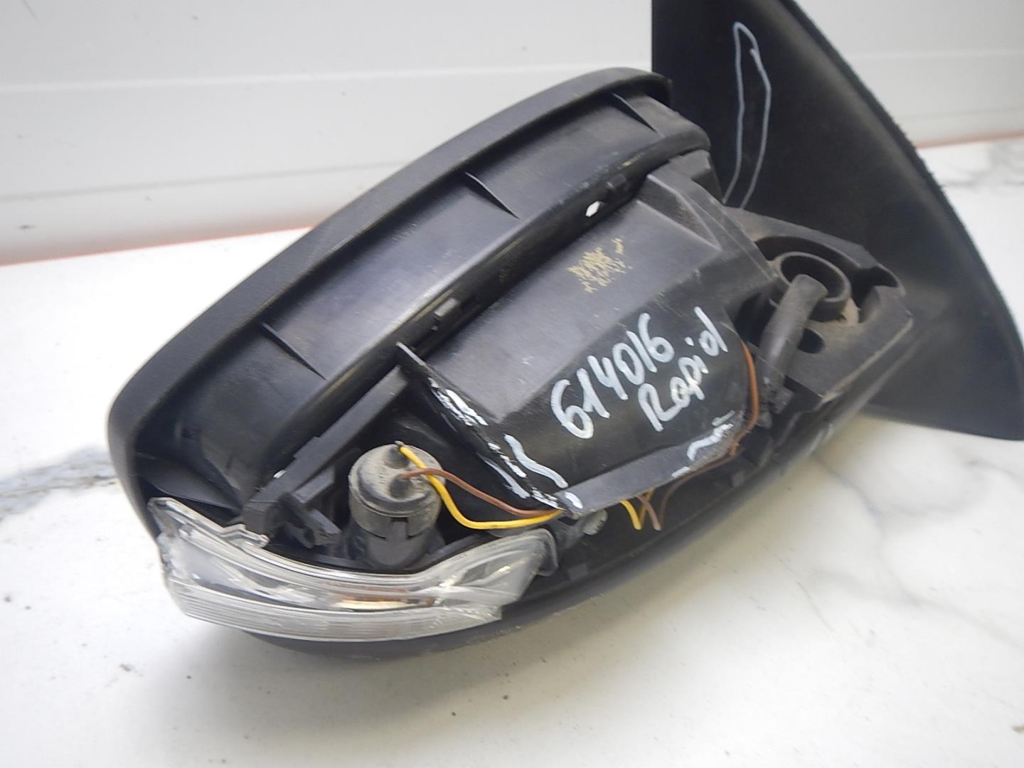 Зеркало правое электрическое