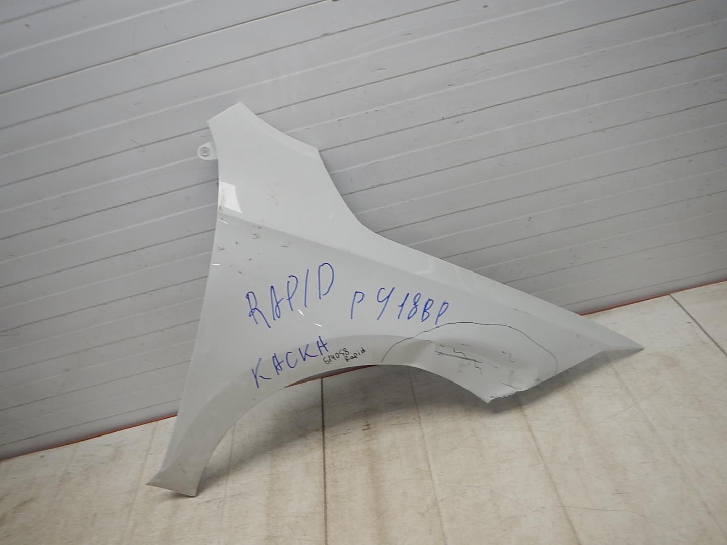 Крыло переднее правое