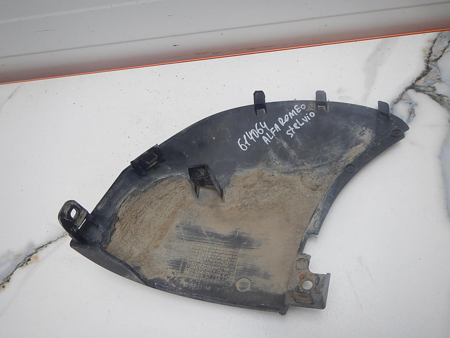 Накладка переднего бампера левая