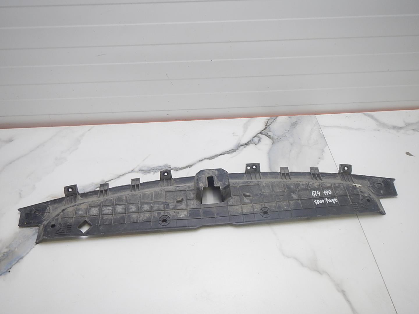 Кожух замка капота