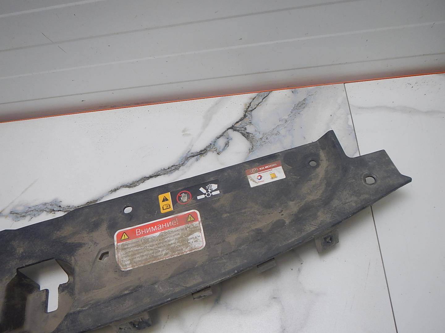 Кожух замка капота