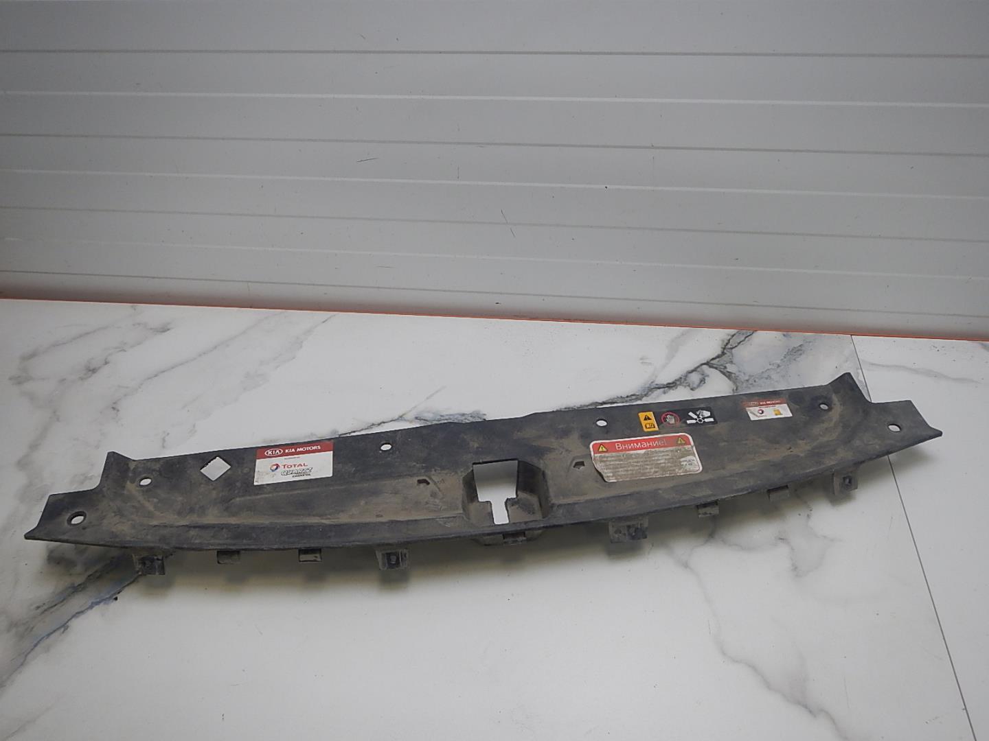 Кожух замка капота