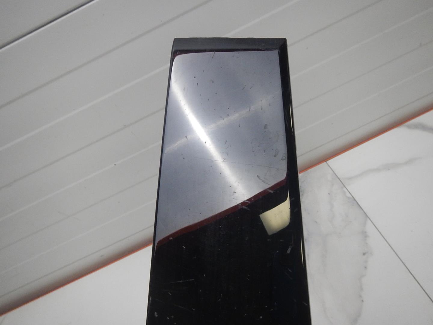 Накладка двери передней правой