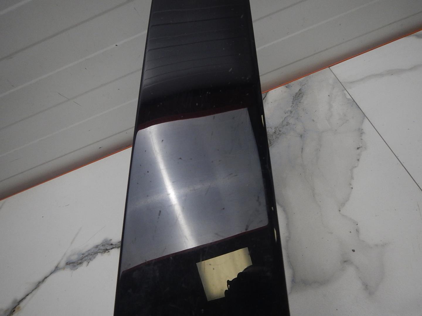 Накладка двери передней правой