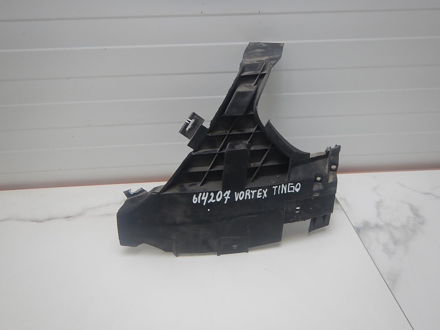 Кронштейн переднего бампера левый