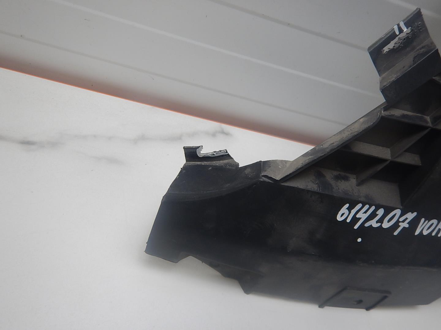 Кронштейн переднего бампера левый